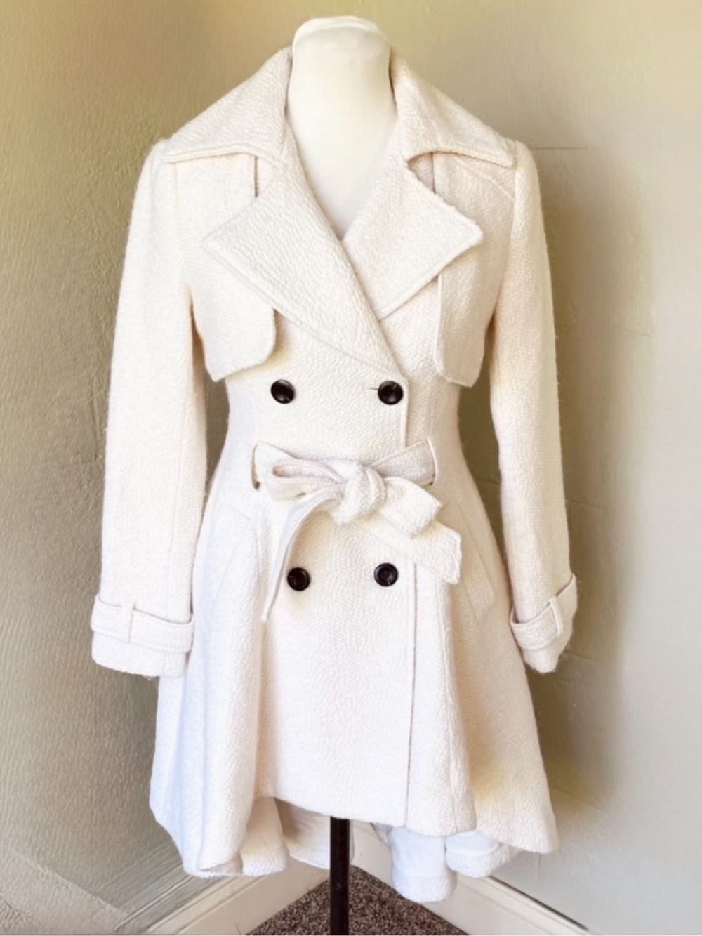 BEBE Beautiful Cream Double-Breasted Trench Coat with Waist Tie.